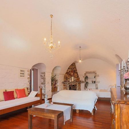 Iliana'S House - Spacious Cave House In The Center Of Areopolis Экстерьер фото