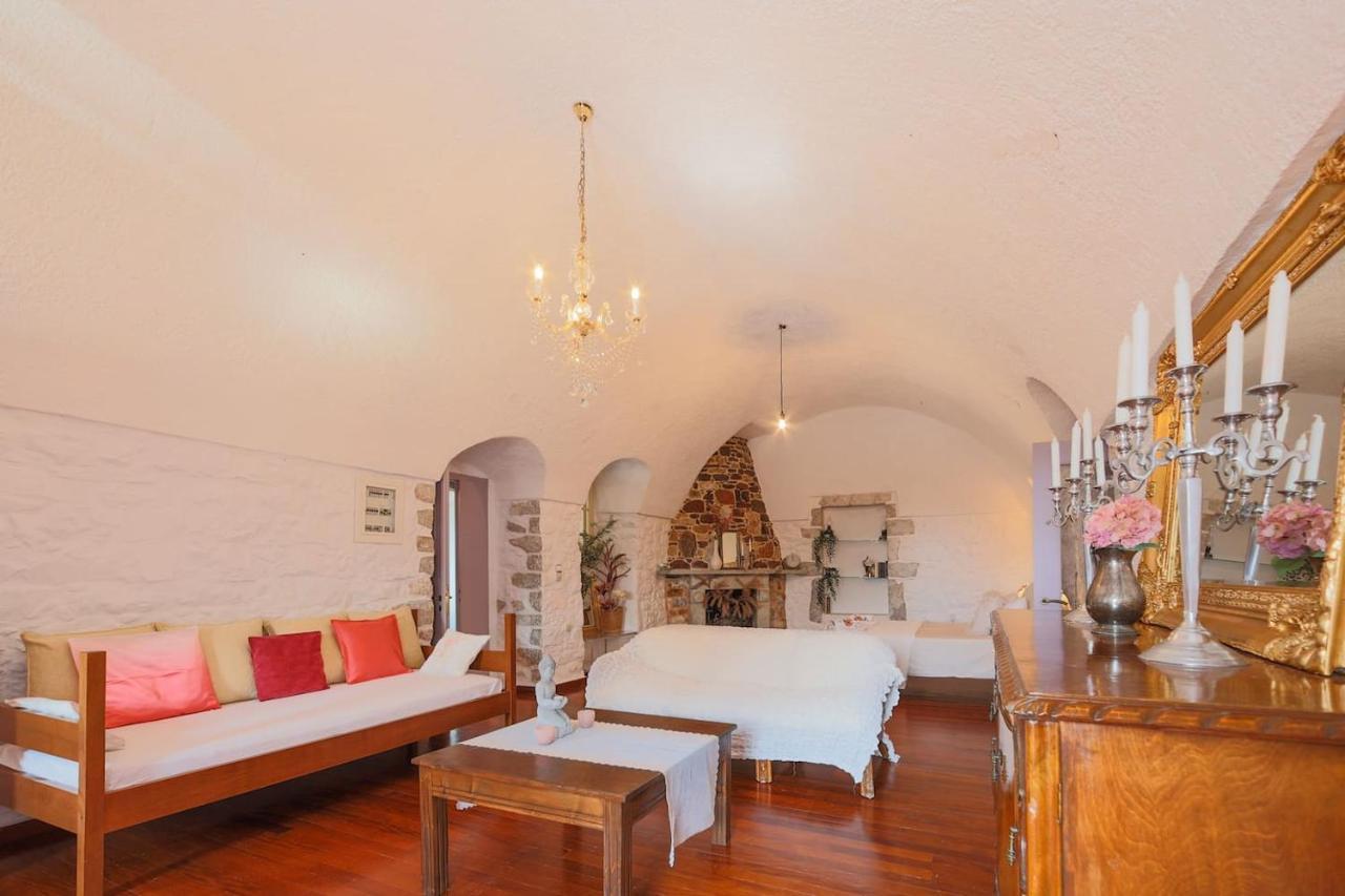 Iliana'S House - Spacious Cave House In The Center Of Areopolis Экстерьер фото